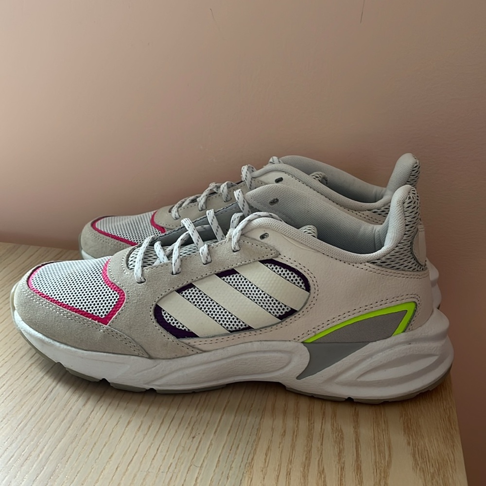 NWOB ADIDAS 90s Valasion White Grey Women's Sneaker Athletic Running Shoe Sz 9.5 - Picture 5 of 10